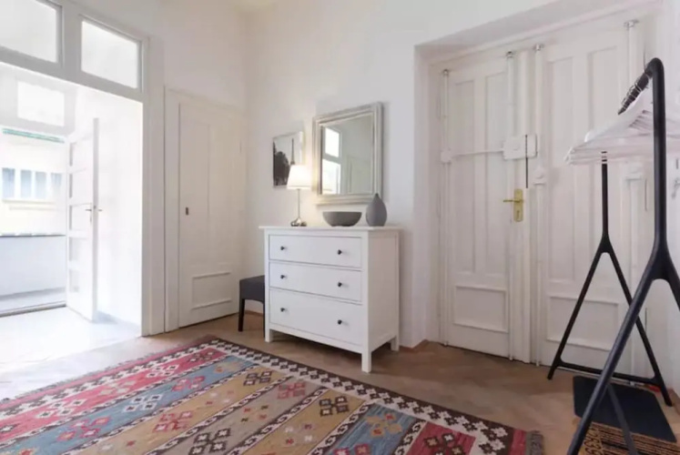 Chic And Spacious Buzulucka Apartment