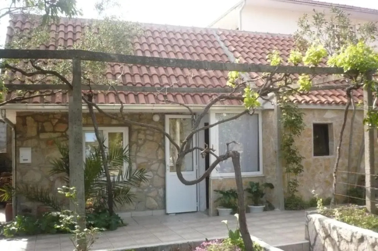 House With Grill And Parking