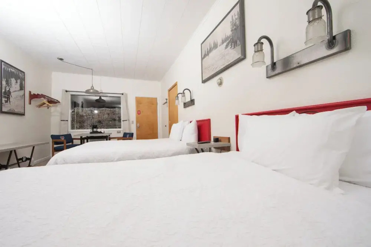 Yodeler Motel