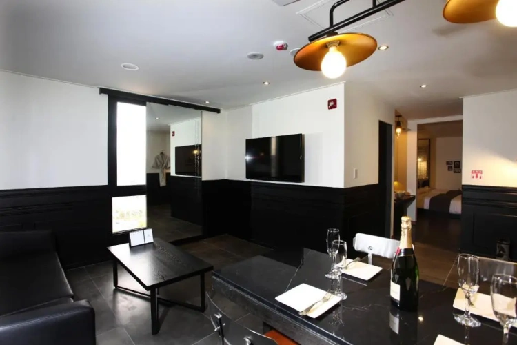 Deluxe Double Suite