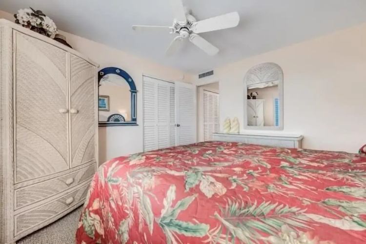 Kihei Beach, #409 2 Bedroom Condo by RedAwning