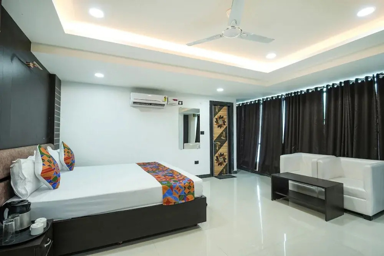 Fabhotel Royal Carpet