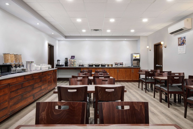 Days Inn by Wyndham Calgary South photo 19