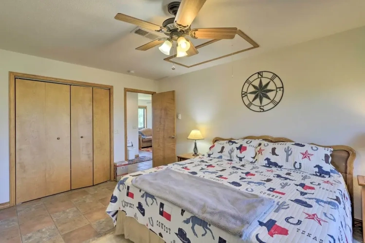 5 Bedrooms Cottage