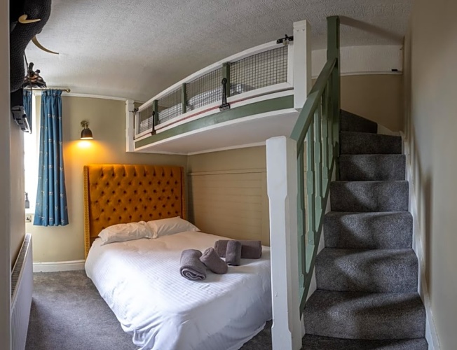 Deluxe Family Suite
