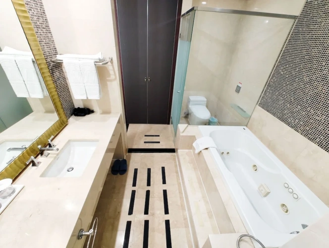 Royal Family Suite