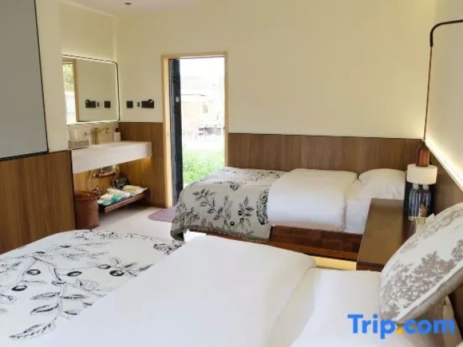 Standard Triple Family room with view