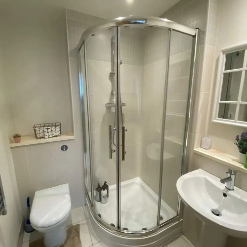 2BR Stunning City Centre Apt