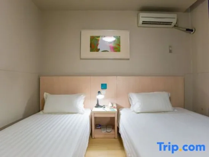 Standard Twin room with view