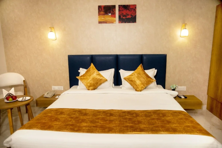 Click Hotel Tulsi