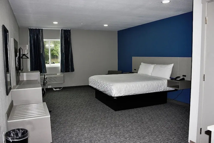Hummingbird Hotel