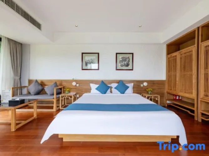 Deluxe Suite with garden view
