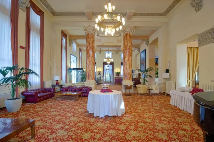 Palace Grand photo 38