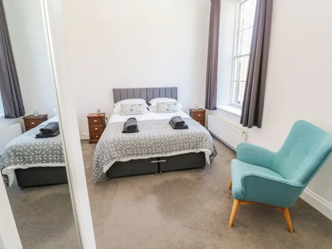 2 Regent Mews