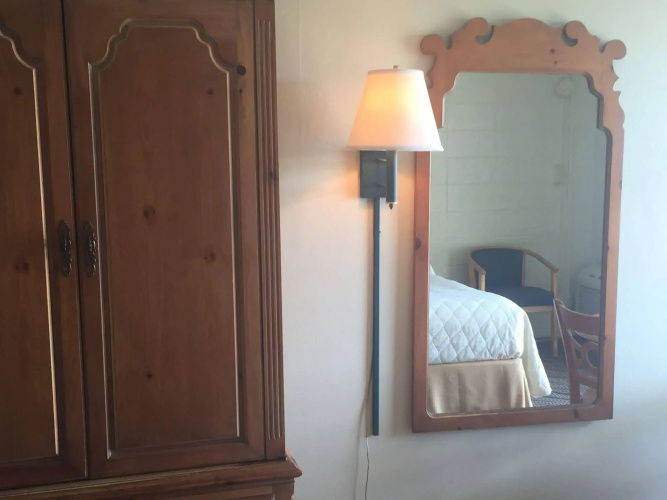 Admiral Motor Inn