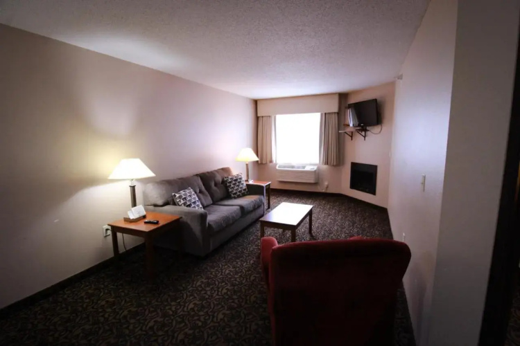 Canby Inn and Suites