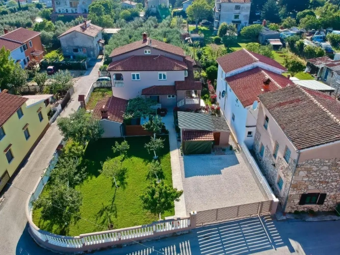 3 Bedrooms Apartment