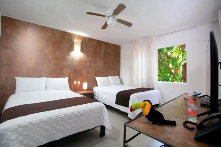 Moongate Hotel