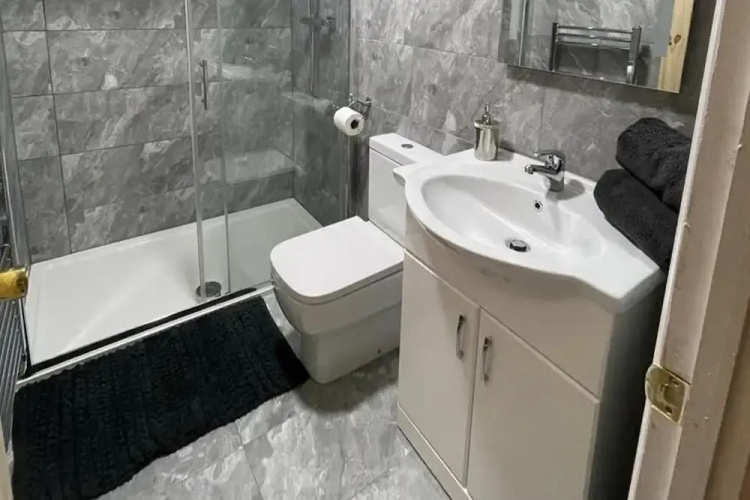 House - Sleeps 6 - Garden - Parking