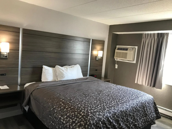 HomeTown Inn