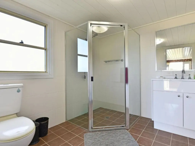 Noble Willow Studio Lovedale. Spacious, with views and pool