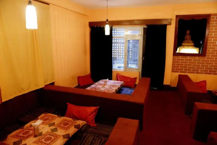 Shree Lal Inn