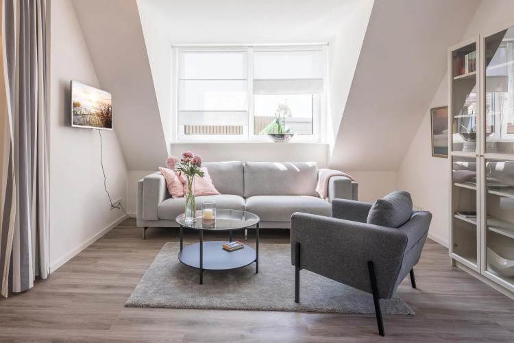 Tastefully furnished, modern and light-flooded apartment.