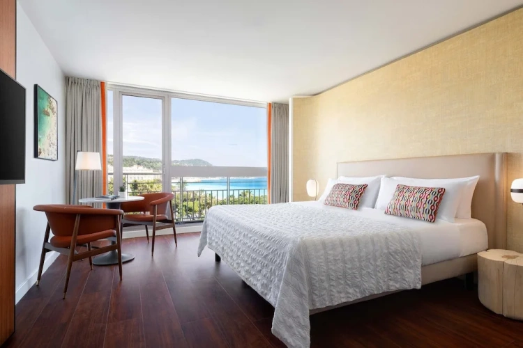 Deluxe Double room with balcony and with garden view