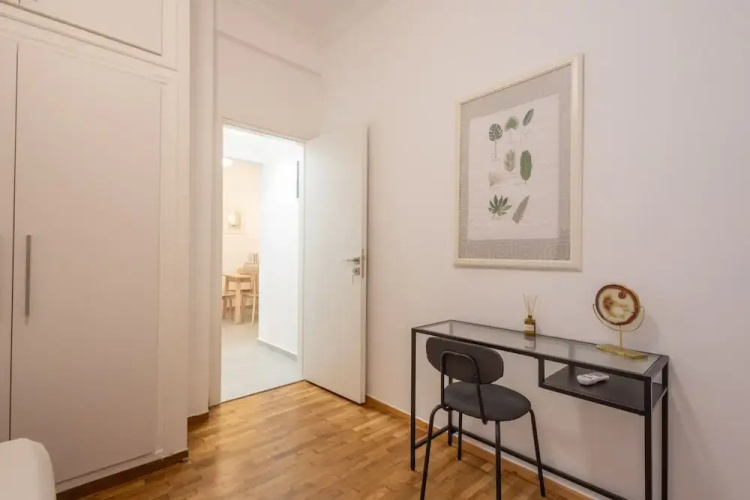 Fresh 2 Bdrm Apt in Koukaki