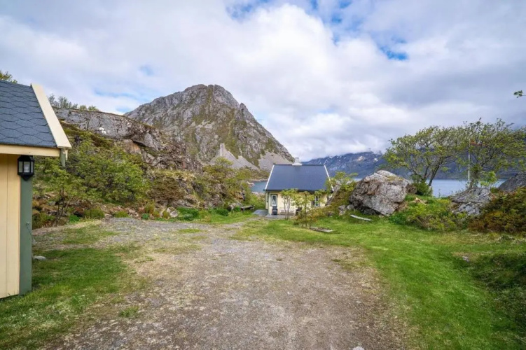 Sea-view house in Sund