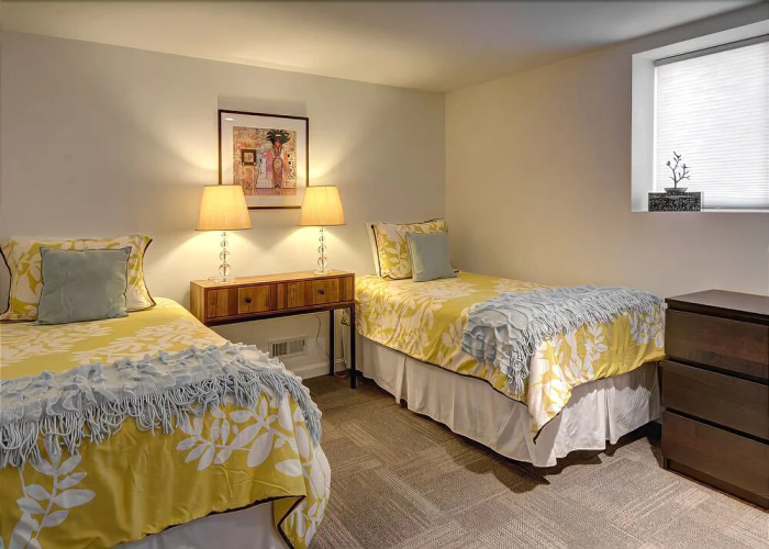 Alki Beach House - Three Bedroom Home with Fireplace