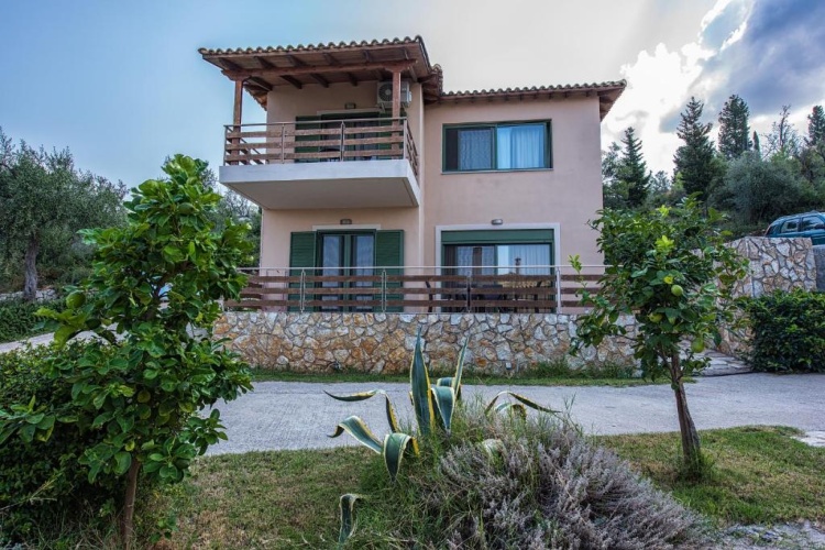 2 Bedrooms Villa