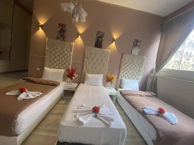 Deluxe Triple room with city view