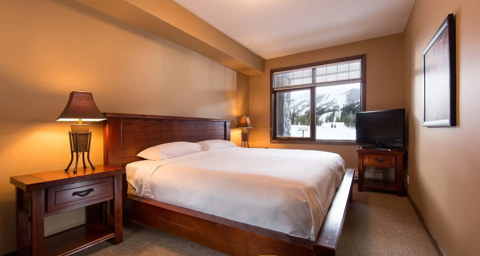 Glacier Mountaineer Lodge