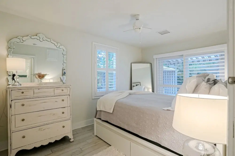 Bright 1940s Beach Cottage With Cabana Plus Private Pool