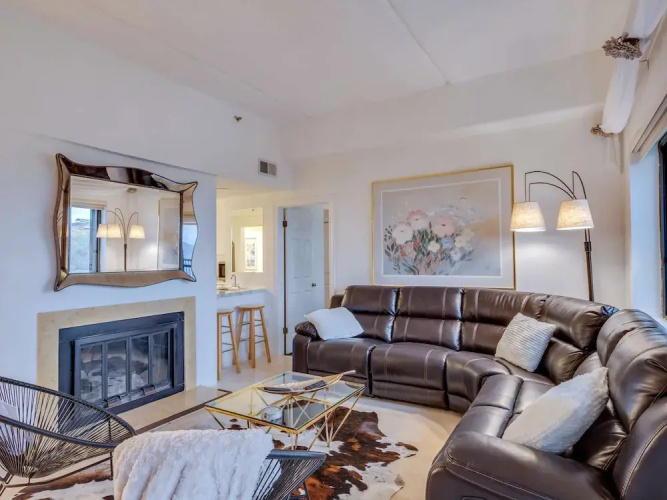 Uhost AI 2BR Condo w Balcony Great Views