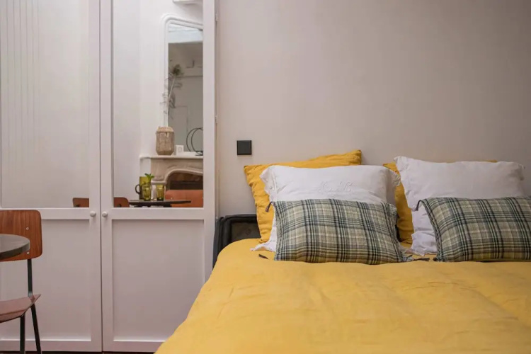Cozy, Well-equipped Studio in Montmartre for 2!