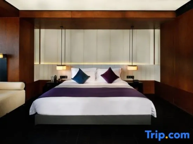 1 Bedroom Deluxe Double Family Suite with balcony and with lake view