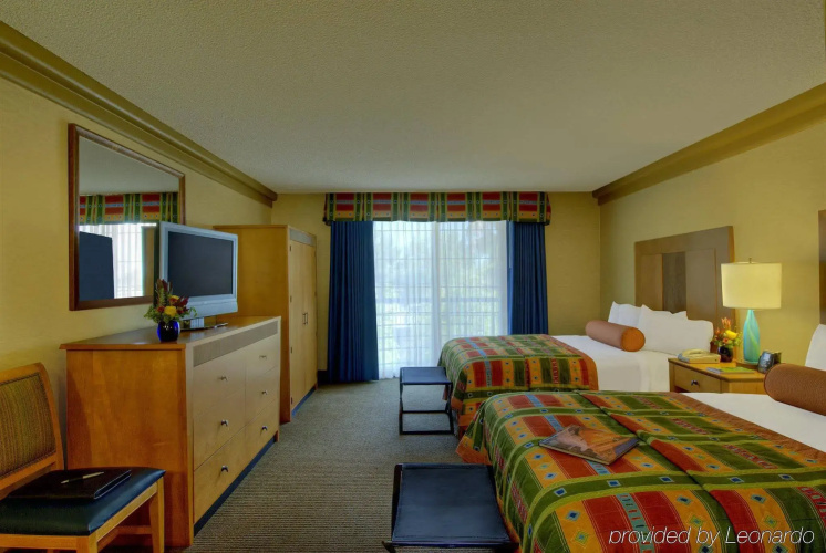 Embassy Suites by Hilton Phoenix Biltmore