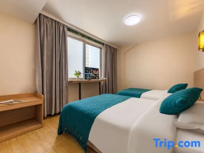 Deluxe Triple Suite