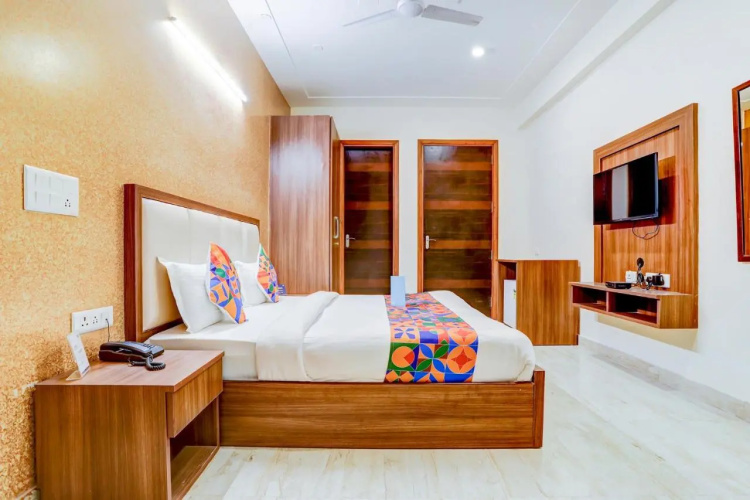 FabHotel Golf Course Sapphire