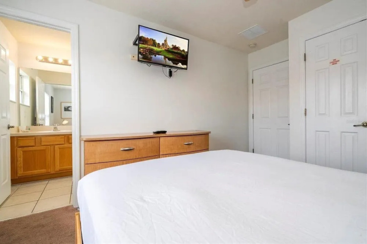 Bright 3B w Pool Close to Disney Encantada 8545