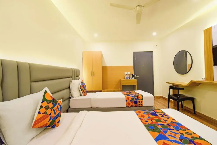 Fabhotel White Ridge