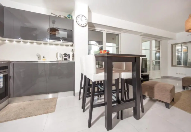 2 Bedrooms Apartment