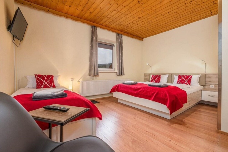 Standard Triple room