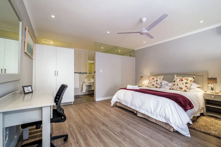 1 Bedroom Deluxe Double room with garden view
