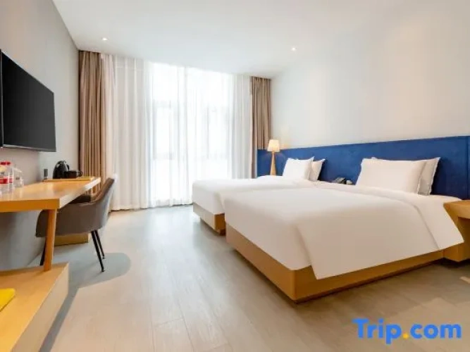 Standard Double room with city view