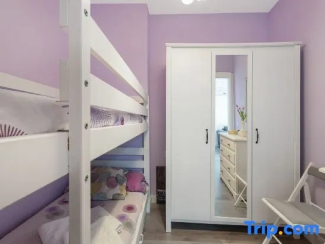 2 Bedrooms Apartment with balcony and with garden view