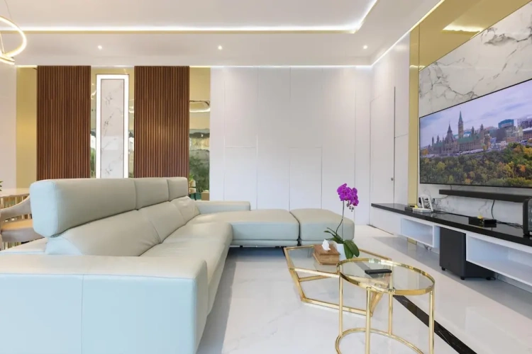 4 Bedrooms Family Villa with city view
