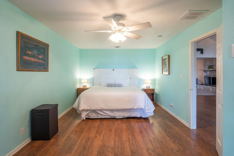 LAKESHORE ESCAPE - 3 Br Home